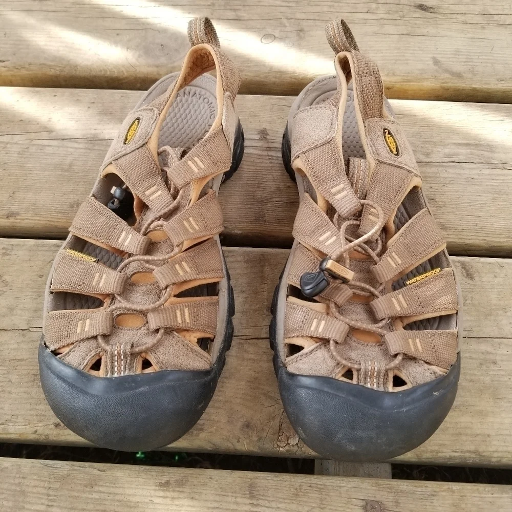 Keen Newport H2 Leather and Polyester Webbed Water Hiking Sandals‎ 8